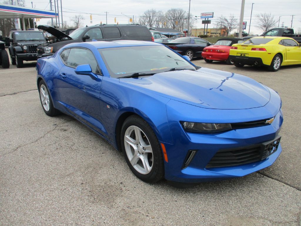 2017 Chevrolet Camaro Image 2