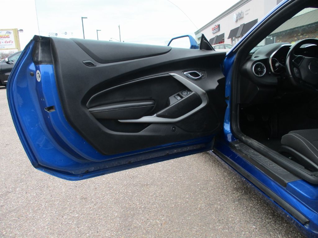 2017 Chevrolet Camaro Image 6