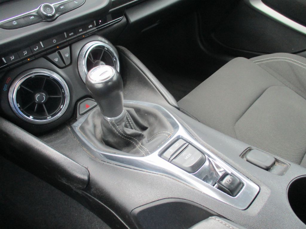 2017 Chevrolet Camaro Image 11