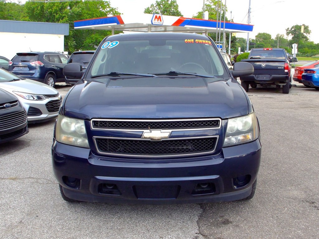 2009 Chevrolet Suburban Image 2