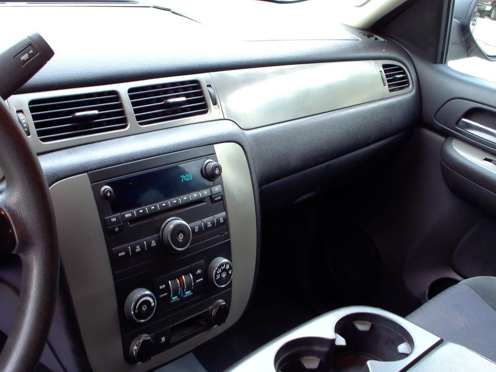 2009 Chevrolet Suburban Image 8