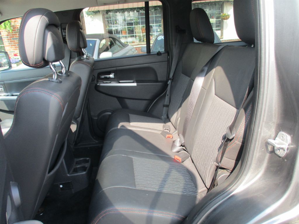 2012 Jeep Liberty Image 8