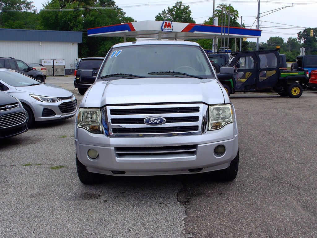 2011 Ford Expedition Image 2