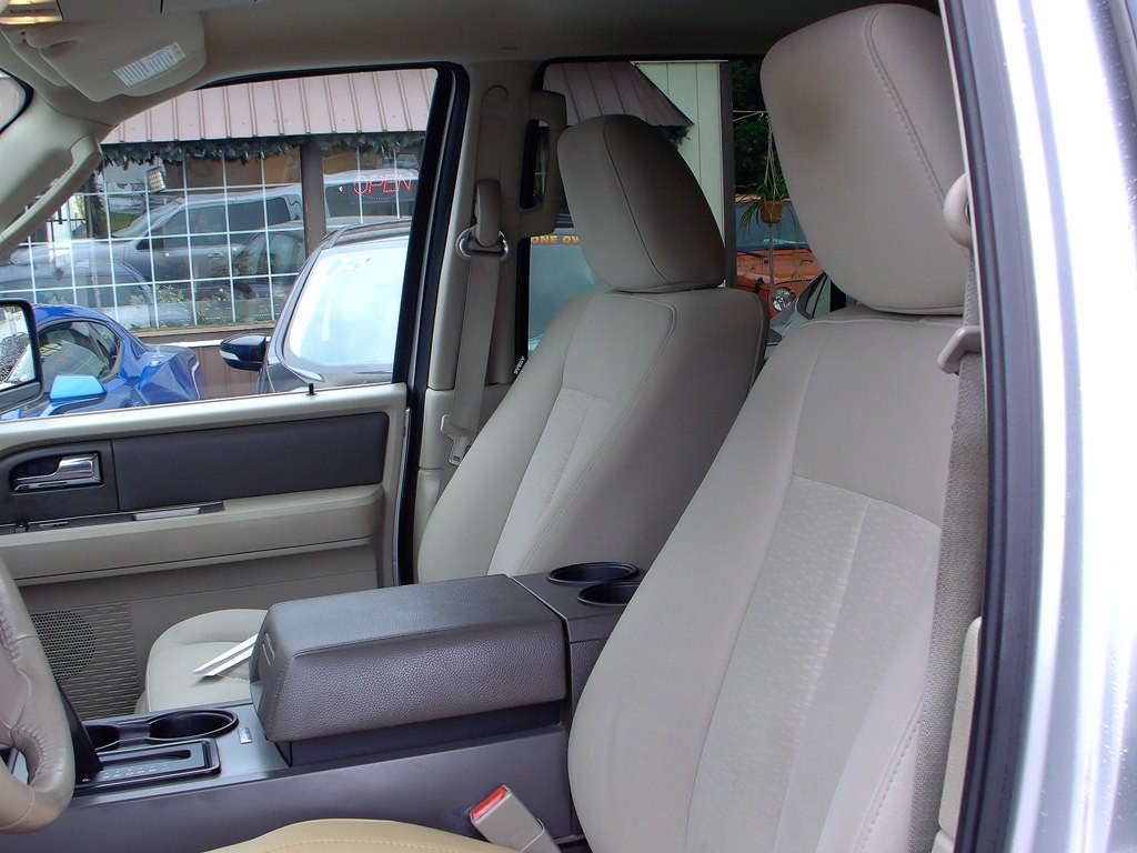 2011 Ford Expedition Image 7