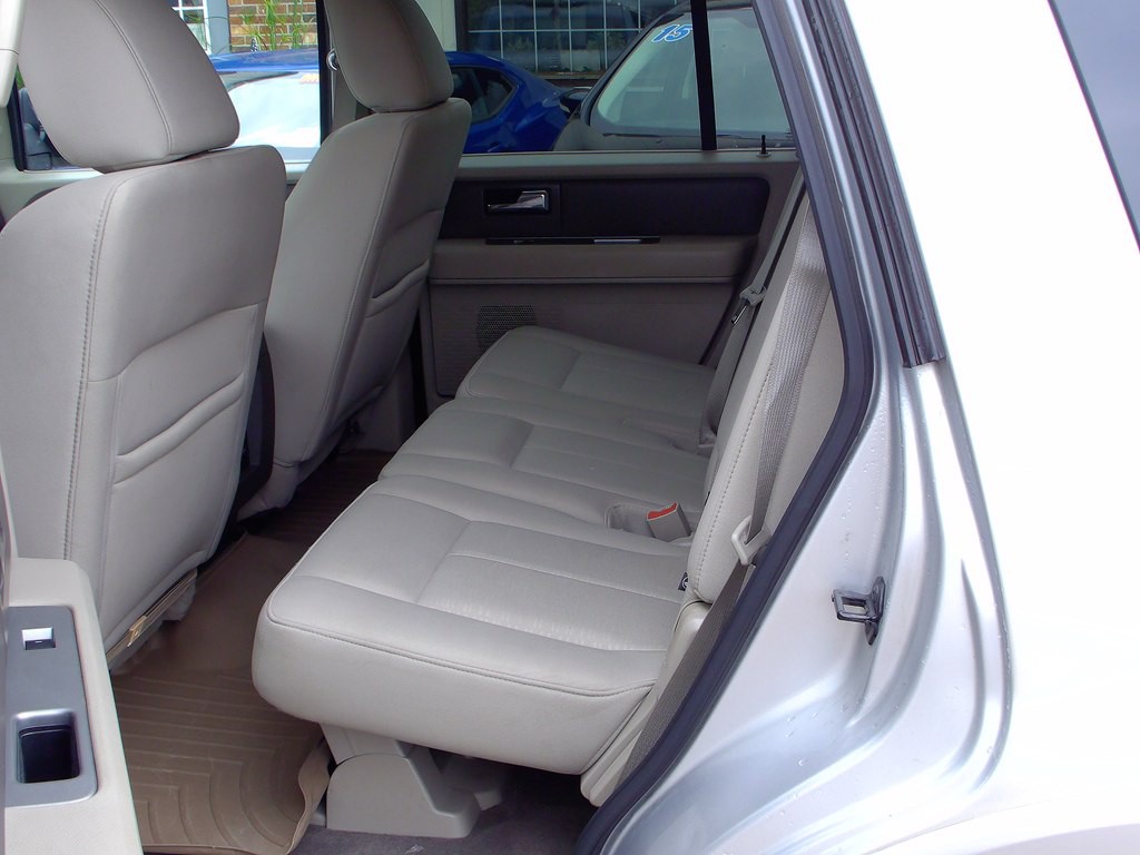 2011 Ford Expedition Image 8