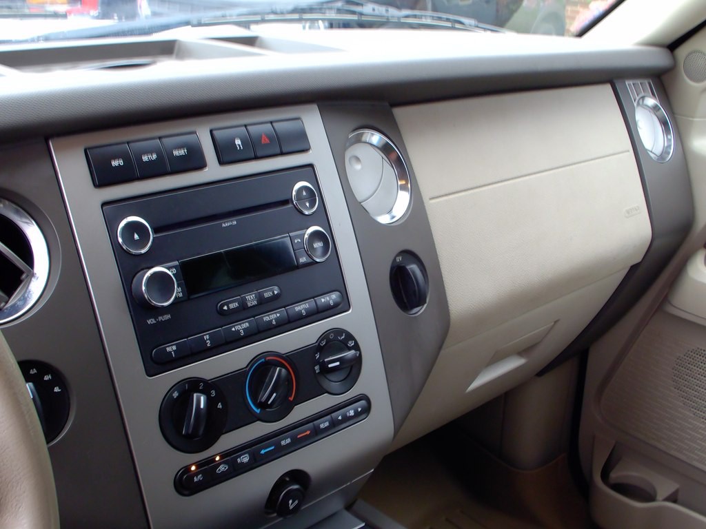 2011 Ford Expedition Image 10
