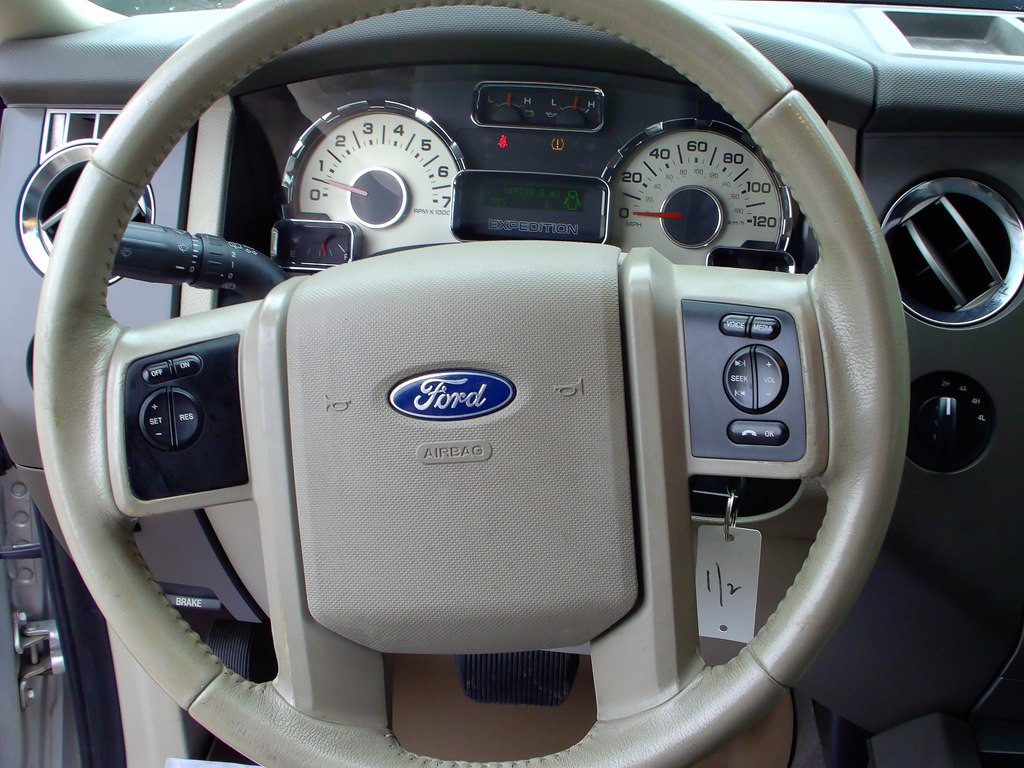 2011 Ford Expedition Image 11