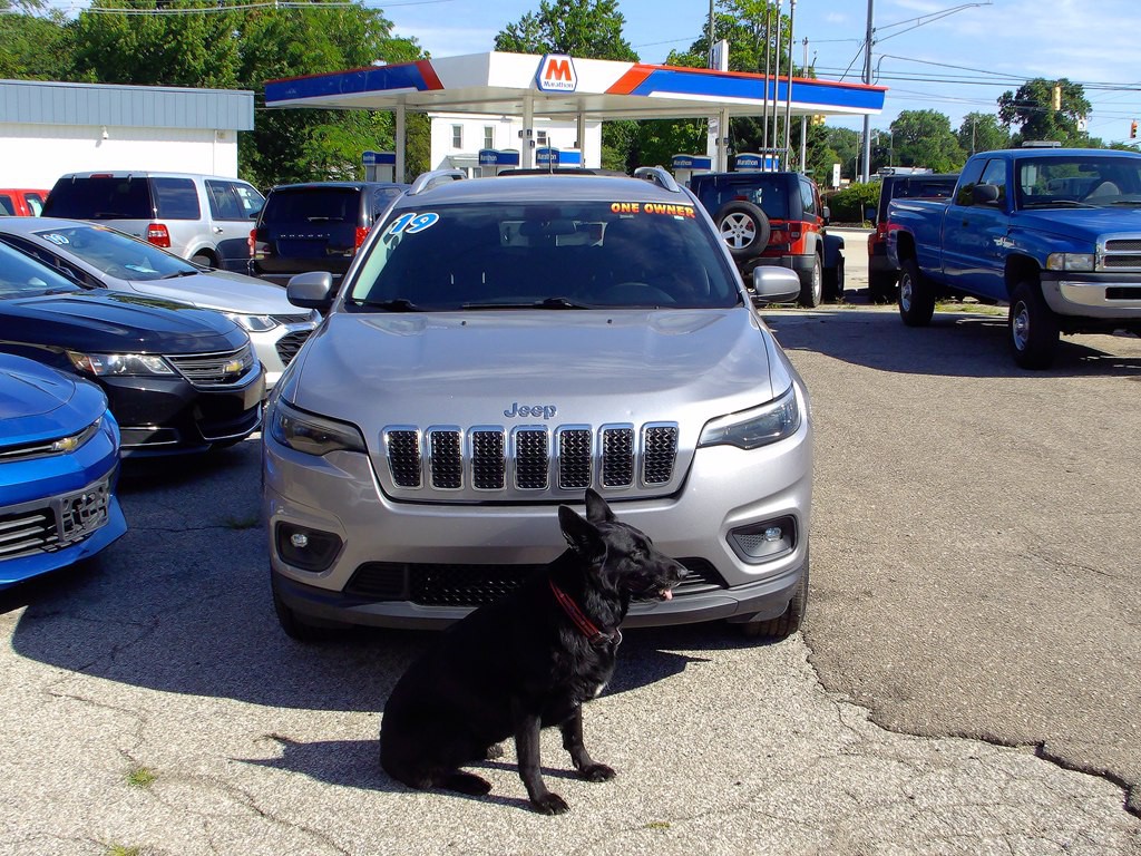 2019 Jeep Cherokee Image 2