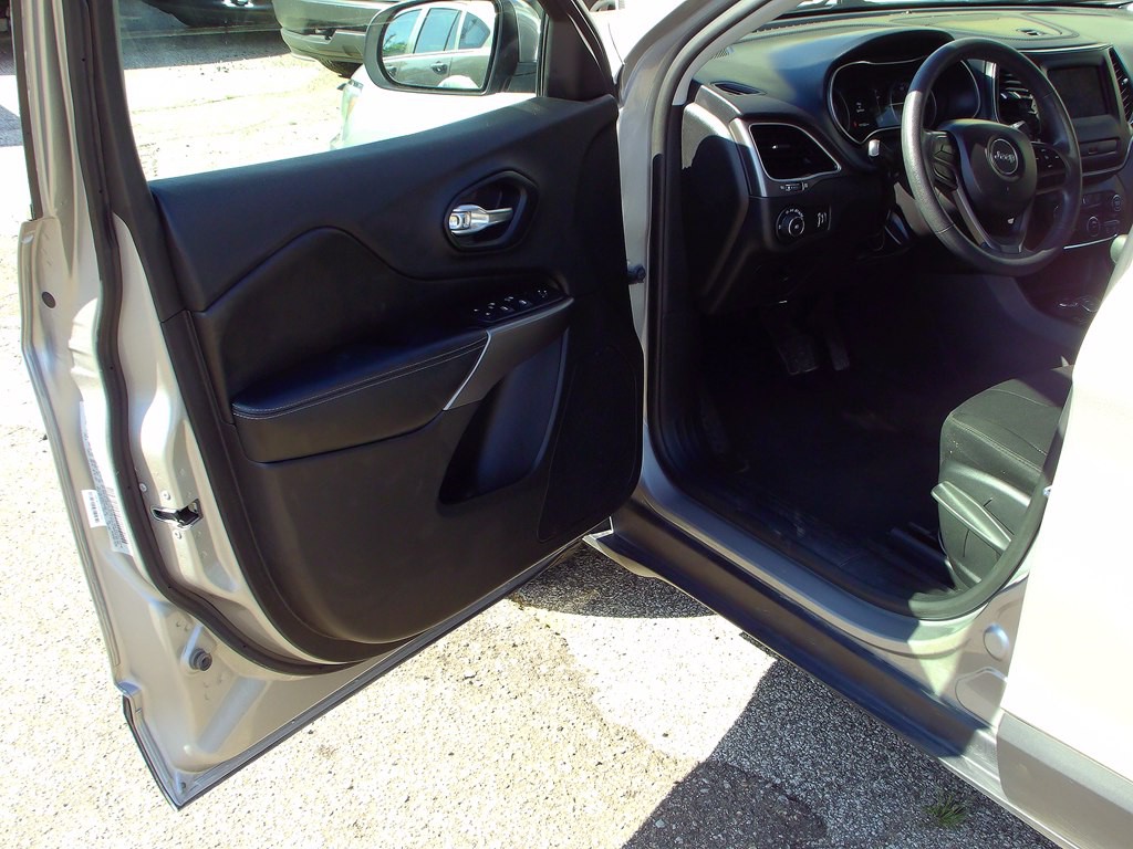 2019 Jeep Cherokee Image 5