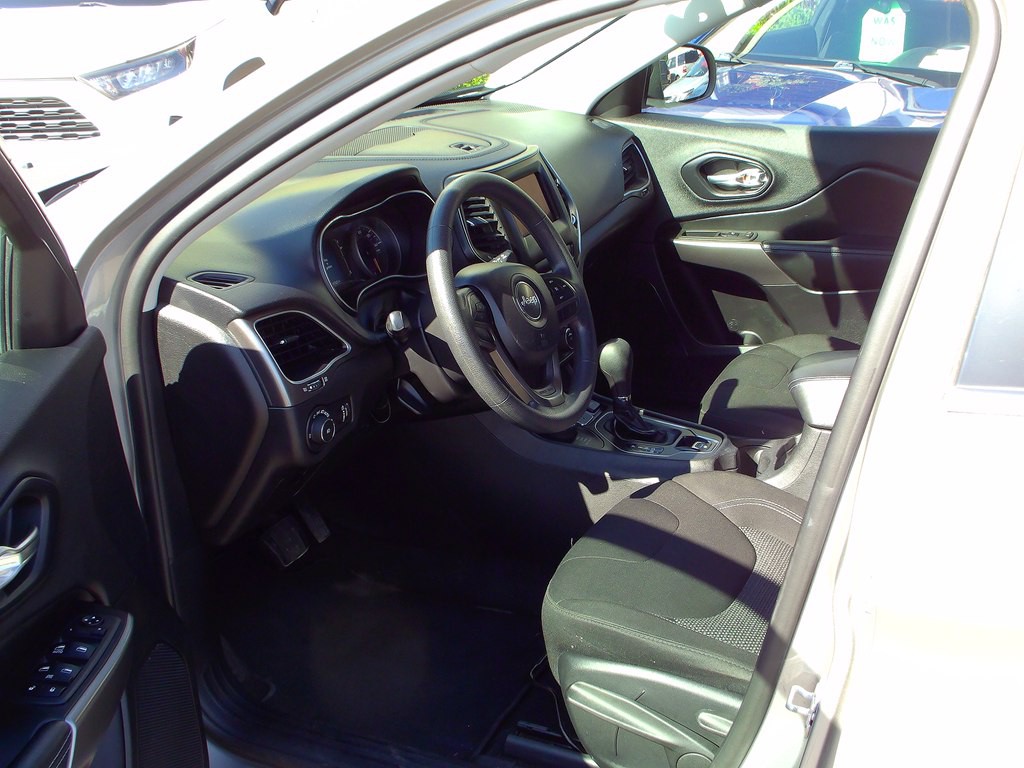 2019 Jeep Cherokee Image 6
