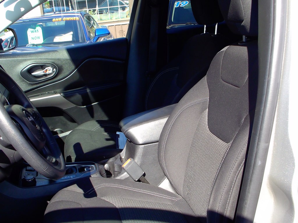 2019 Jeep Cherokee Image 7