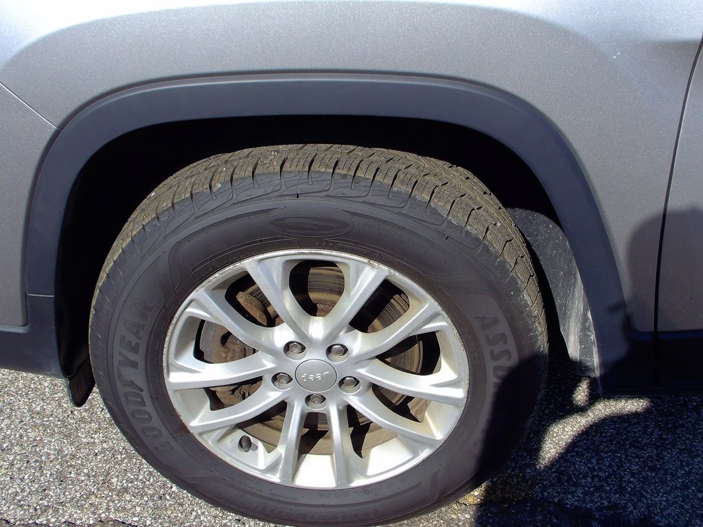 2019 Jeep Cherokee Image 12