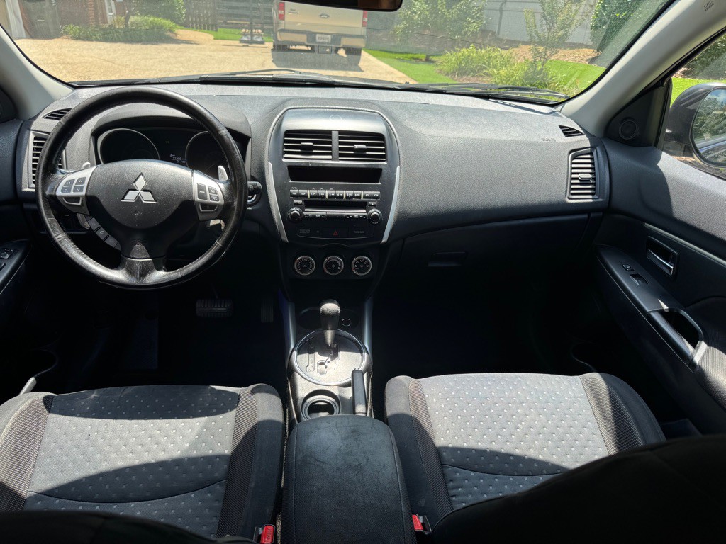 2011 Mitsubishi Outlander Image 12