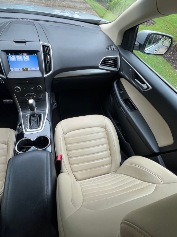 2017 Ford Edge Image 8