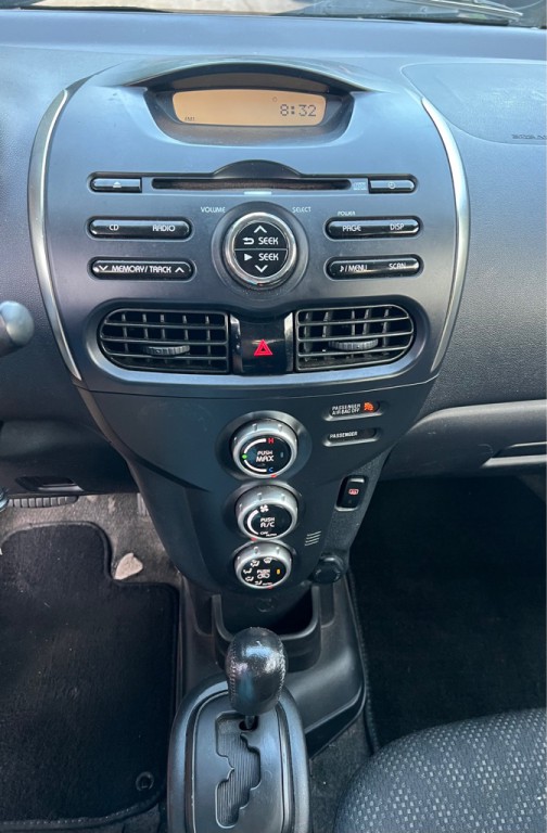 2014 Mitsubishi i-MiEV Image 11