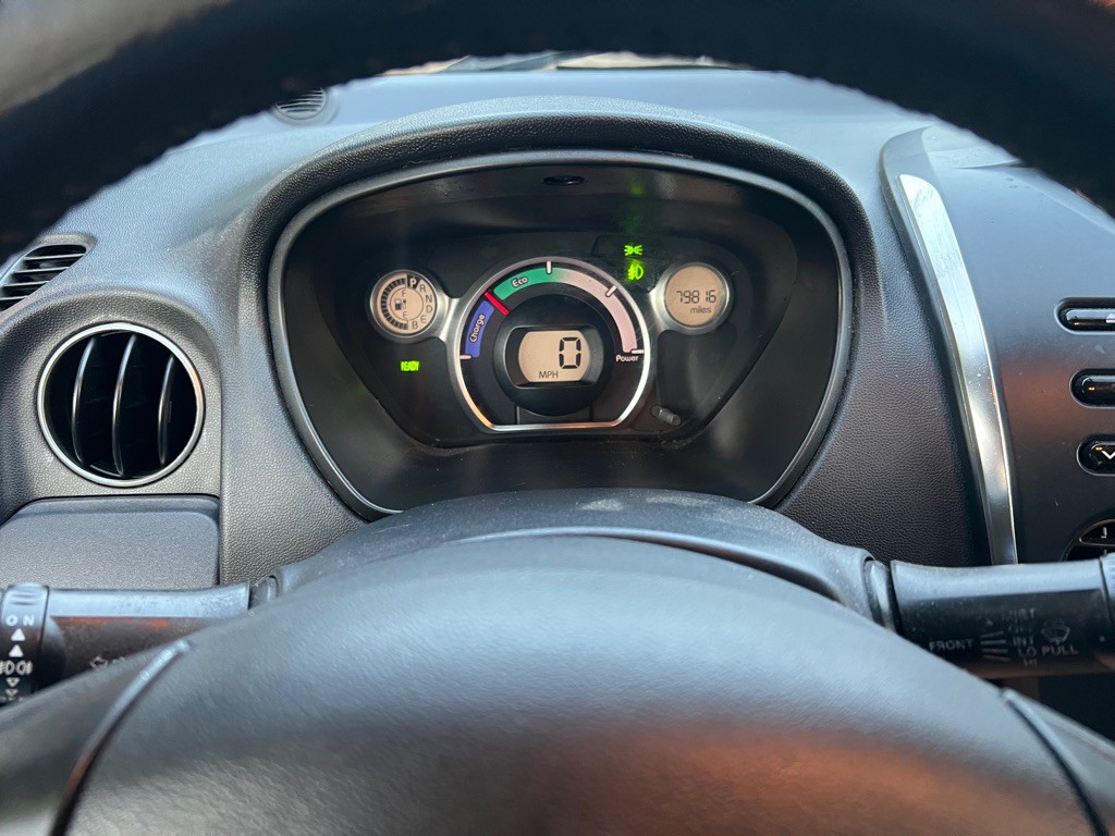 2014 Mitsubishi i-MiEV Image 14