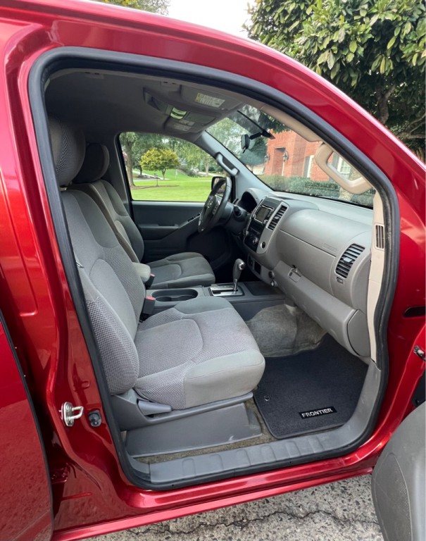 2016 Nissan Frontier Image 8