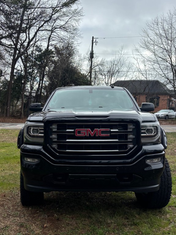2017 GMC Sierra Image 2