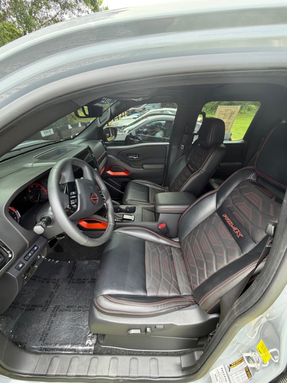 2025 Nissan Frontier Image 8