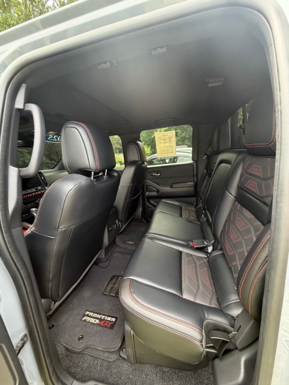 2025 Nissan Frontier Image 9