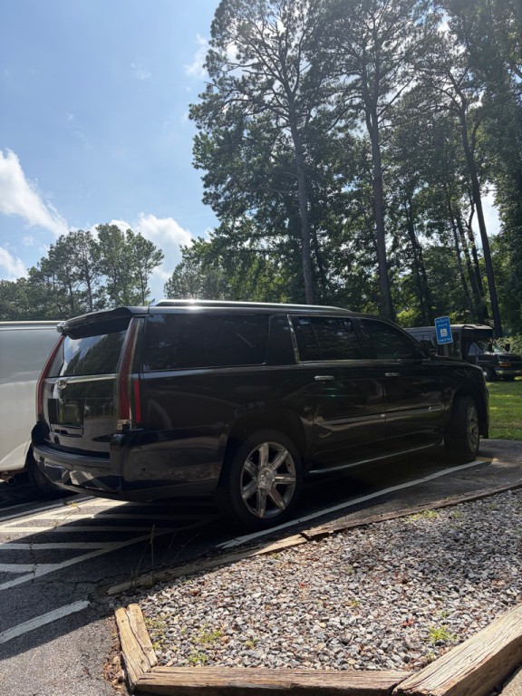 2020 Cadillac Escalade Image 3