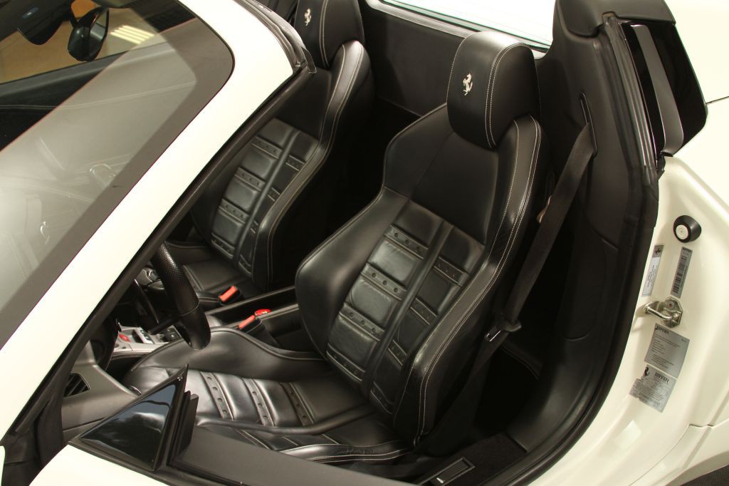 2013 Ferrari 458 SPIDER Image 9