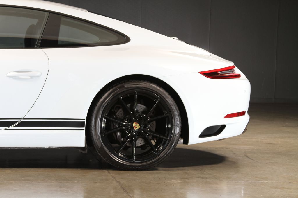 2017 Porsche 911 Image 18