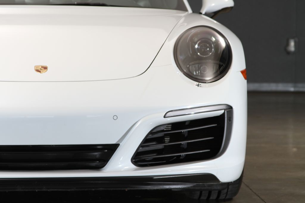 2017 Porsche 911 Image 22