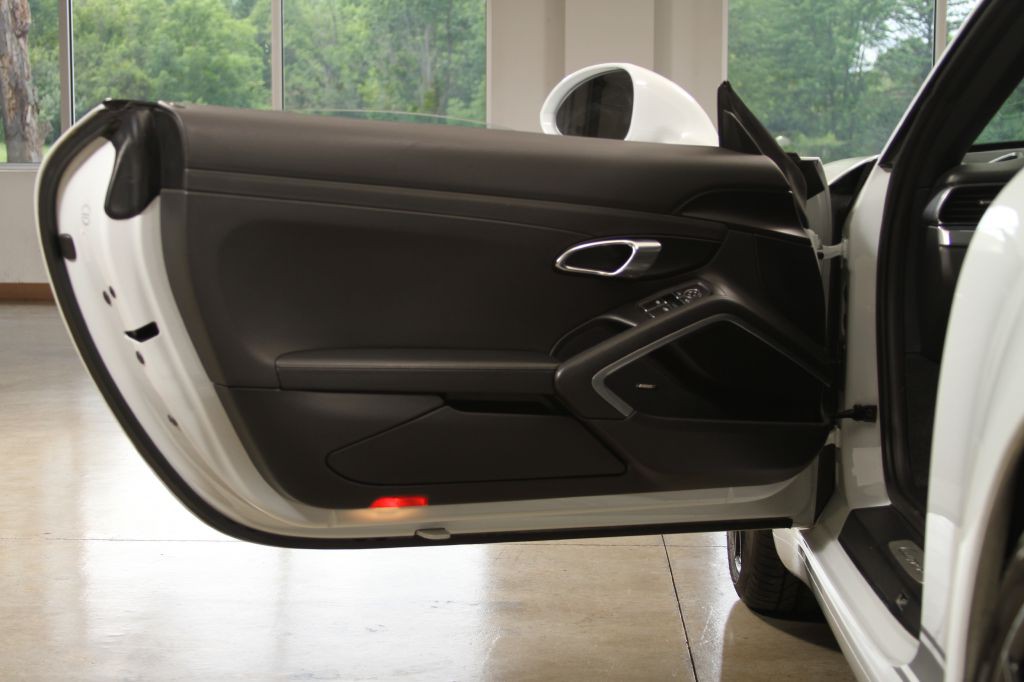 2017 Porsche 911 Image 32