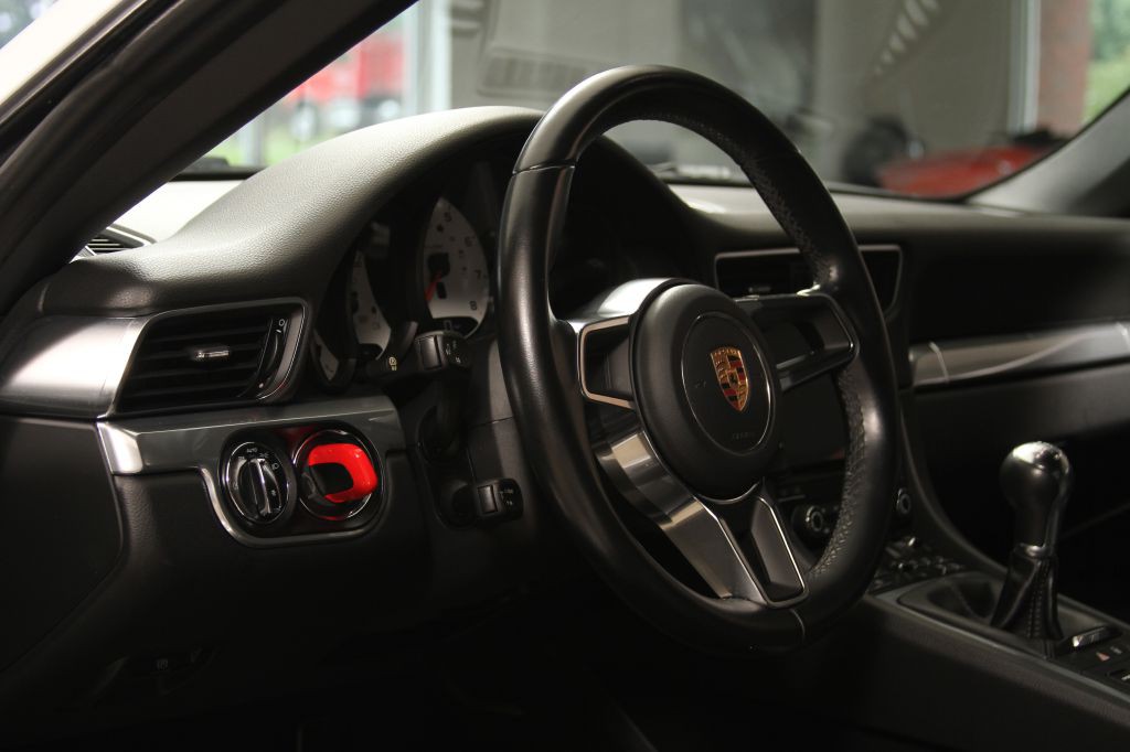2017 Porsche 911 Image 33