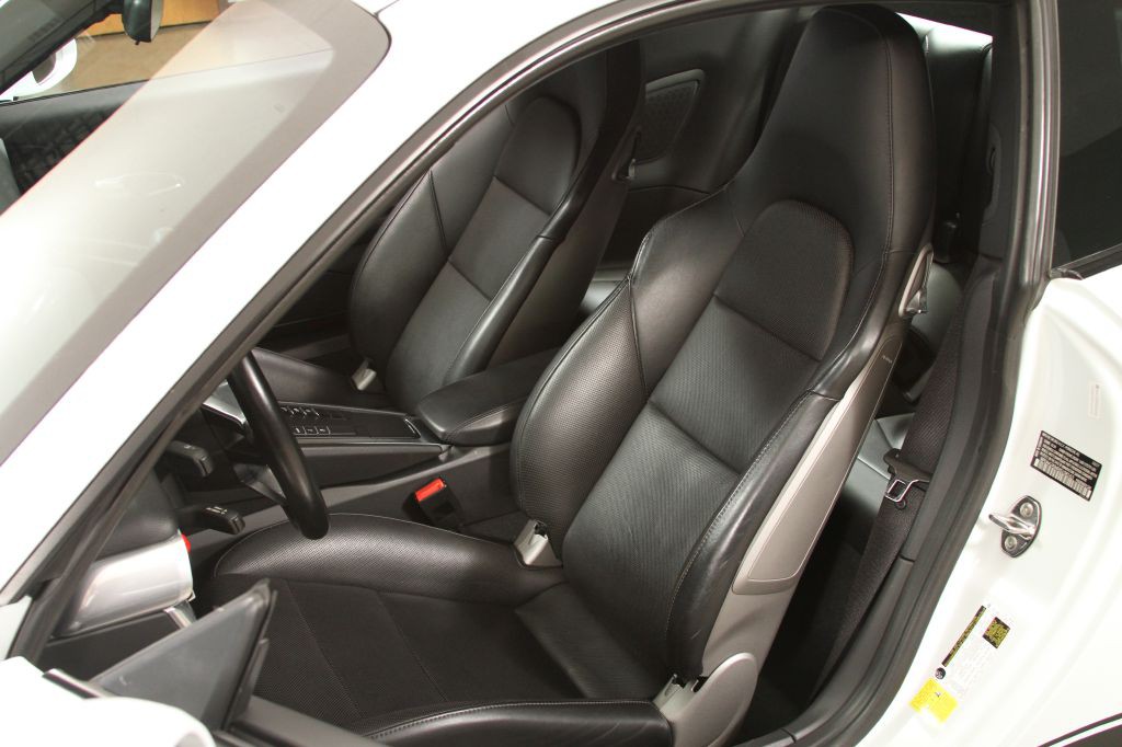 2017 Porsche 911 Image 35