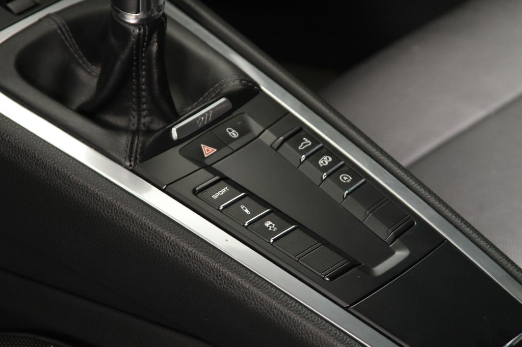 2017 Porsche 911 Image 36