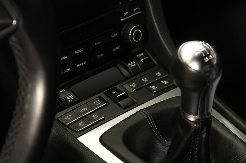 2017 Porsche 911 Image 38