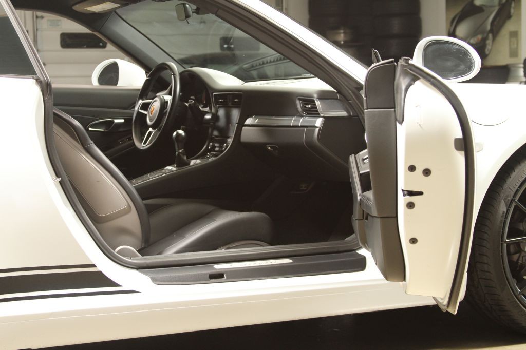 2017 Porsche 911 Image 41