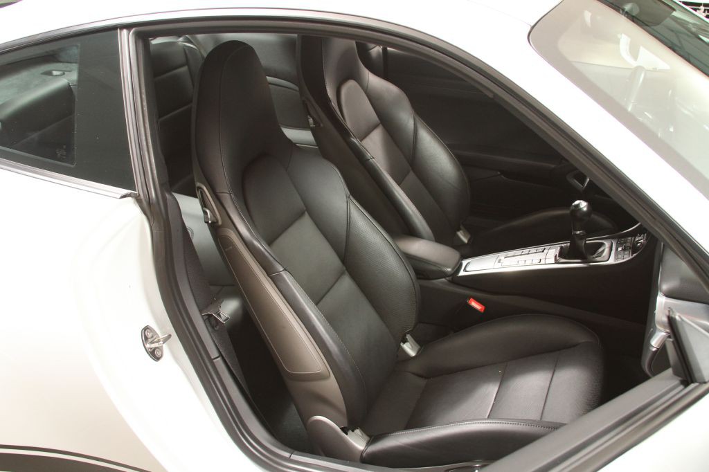 2017 Porsche 911 Image 43