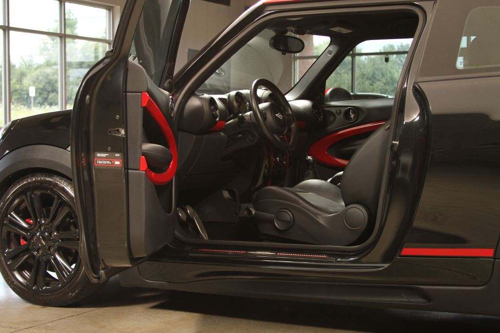 2013 MINI Cooper Image 2