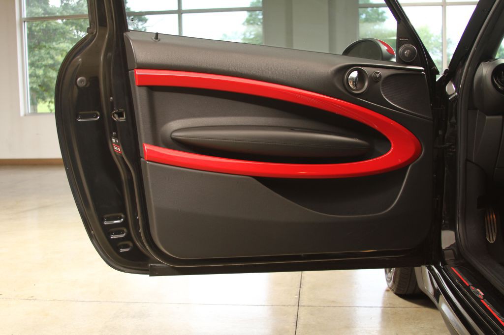2013 MINI Cooper Image 32