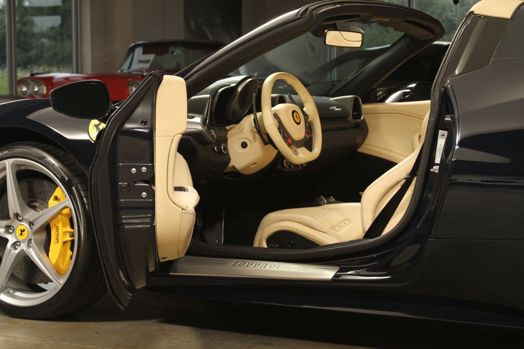 2012 Ferrari 458 SPIDER Image 2