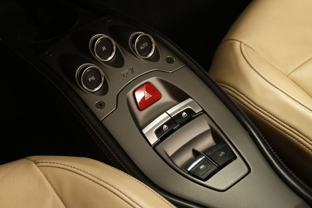 2012 Ferrari 458 SPIDER Image 72
