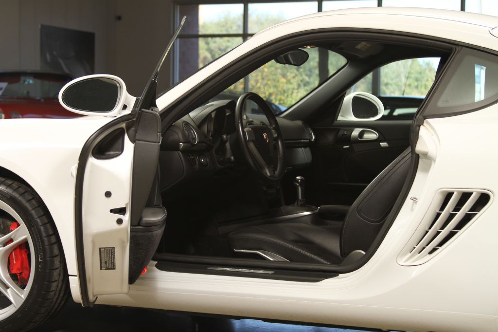 2009 Porsche Cayman Image 2