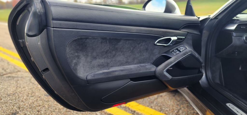 2018 Porsche 911 Image 22