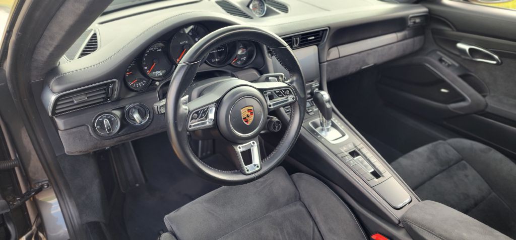 2018 Porsche 911 Image 24