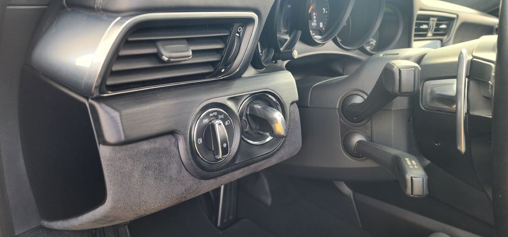2018 Porsche 911 Image 25