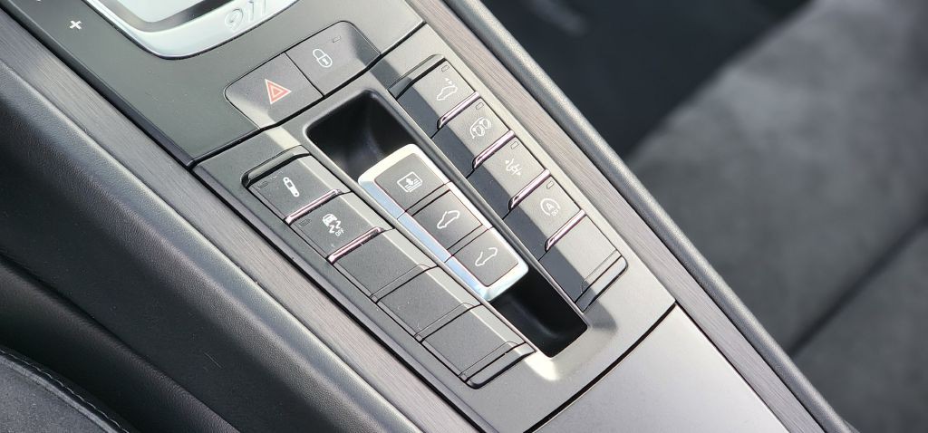 2018 Porsche 911 Image 28