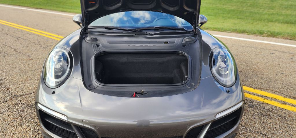 2018 Porsche 911 Image 34