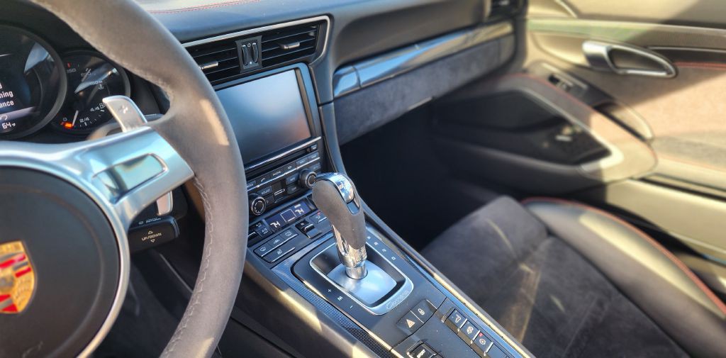 2016 Porsche 911 Image 26