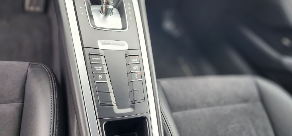 2015 Porsche Cayman Image 4