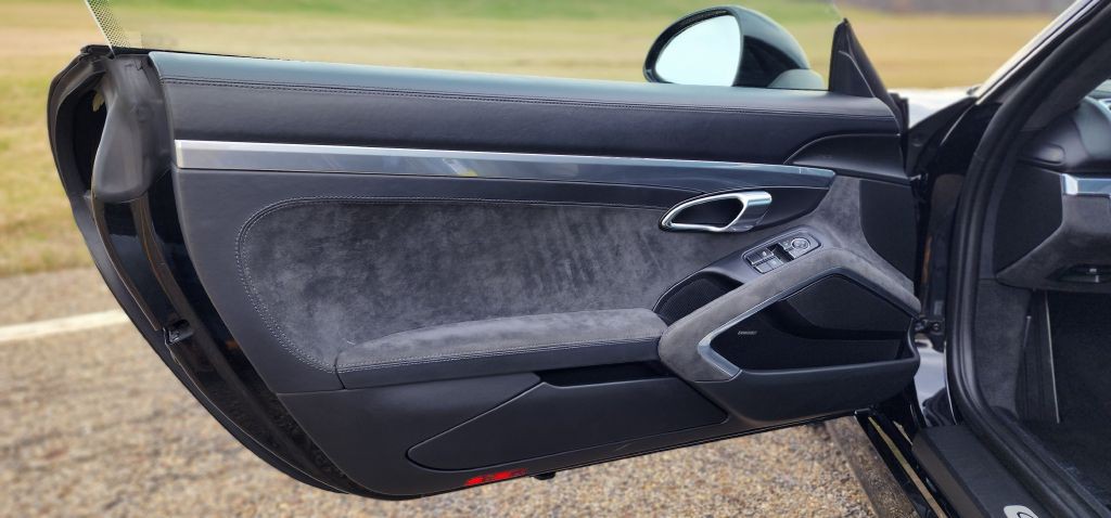 2015 Porsche Cayman Image 26