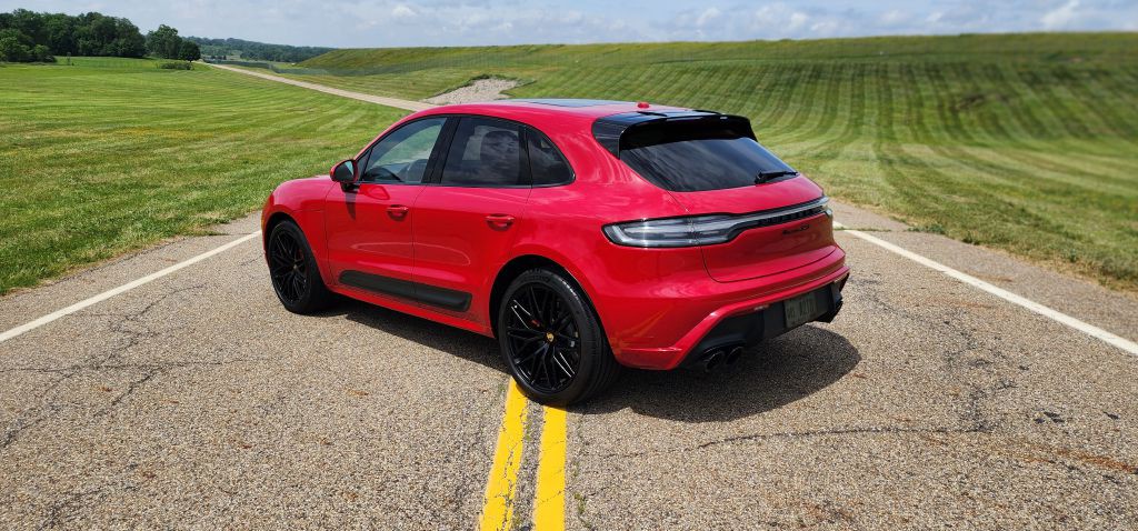 2022 Porsche Macan Image 8