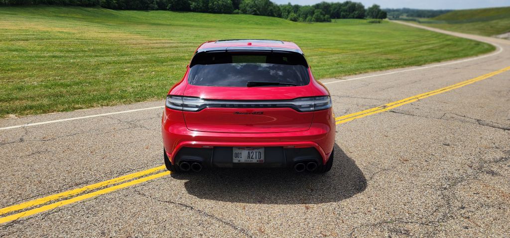 2022 Porsche Macan Image 9